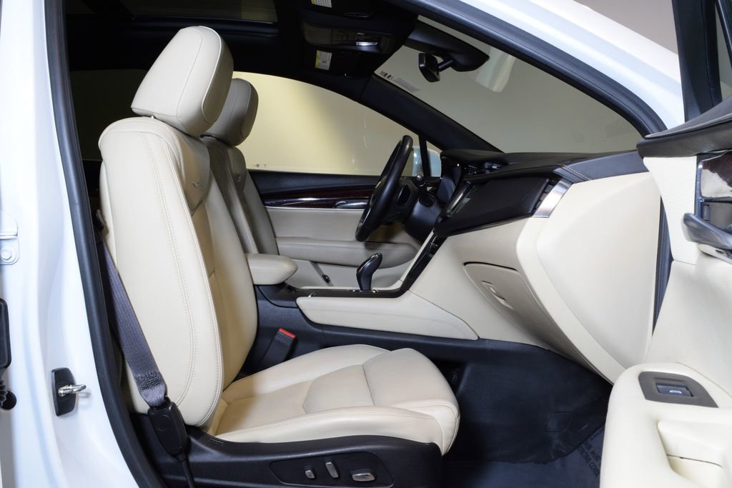 Used 2018 Cadillac XT5 Premium Luxury w/ Driver Assist Package image 31