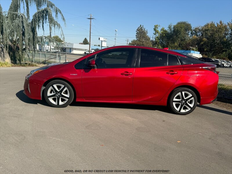 Used 2017 Toyota Prius Four Touring FWD image 4