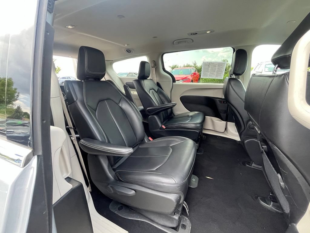 Used 2023 Chrysler Pacifica Touring-L FWD image 24