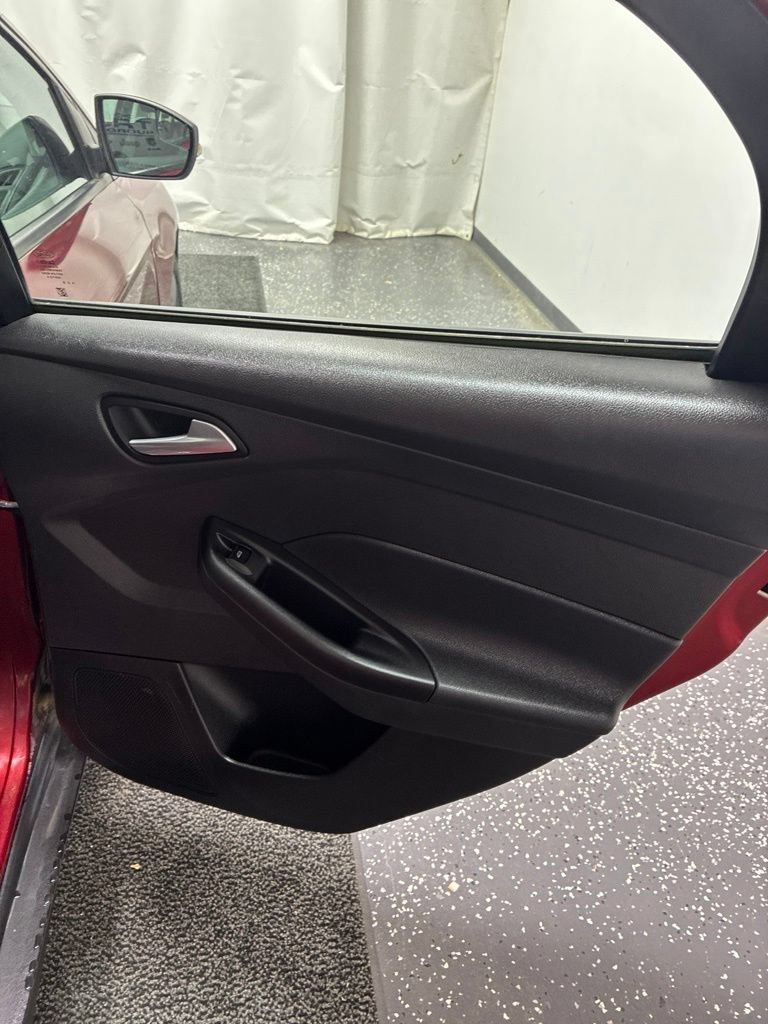 Used 2014 Ford Focus SE w/ SE Sport Package FWD image 25