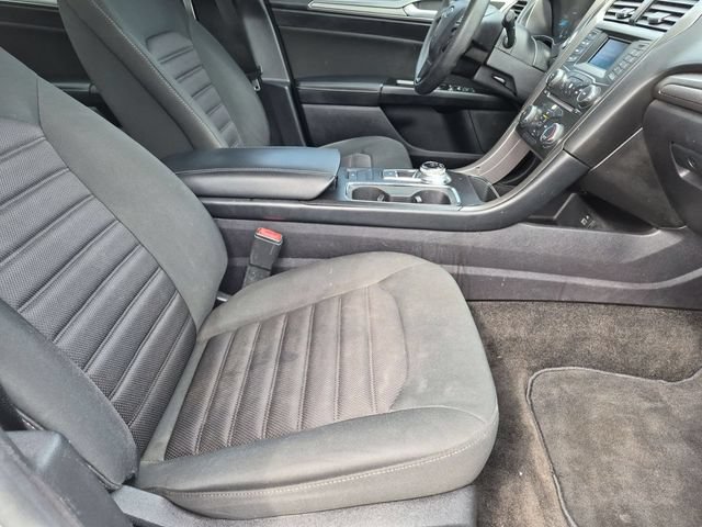 Used 2017 Ford Fusion SE FWD image 25