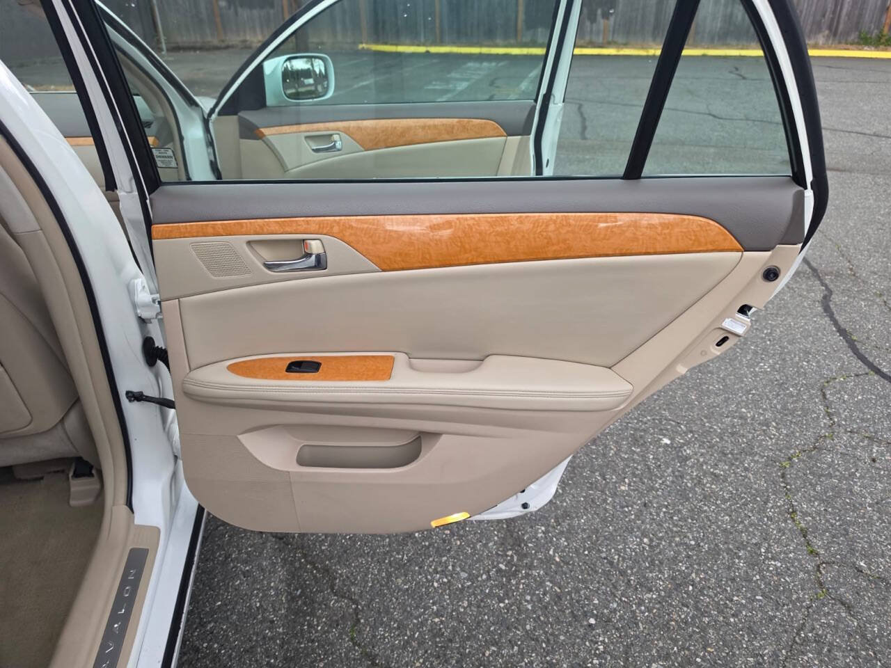 Used 2006 Toyota Avalon XLS FWD image 37