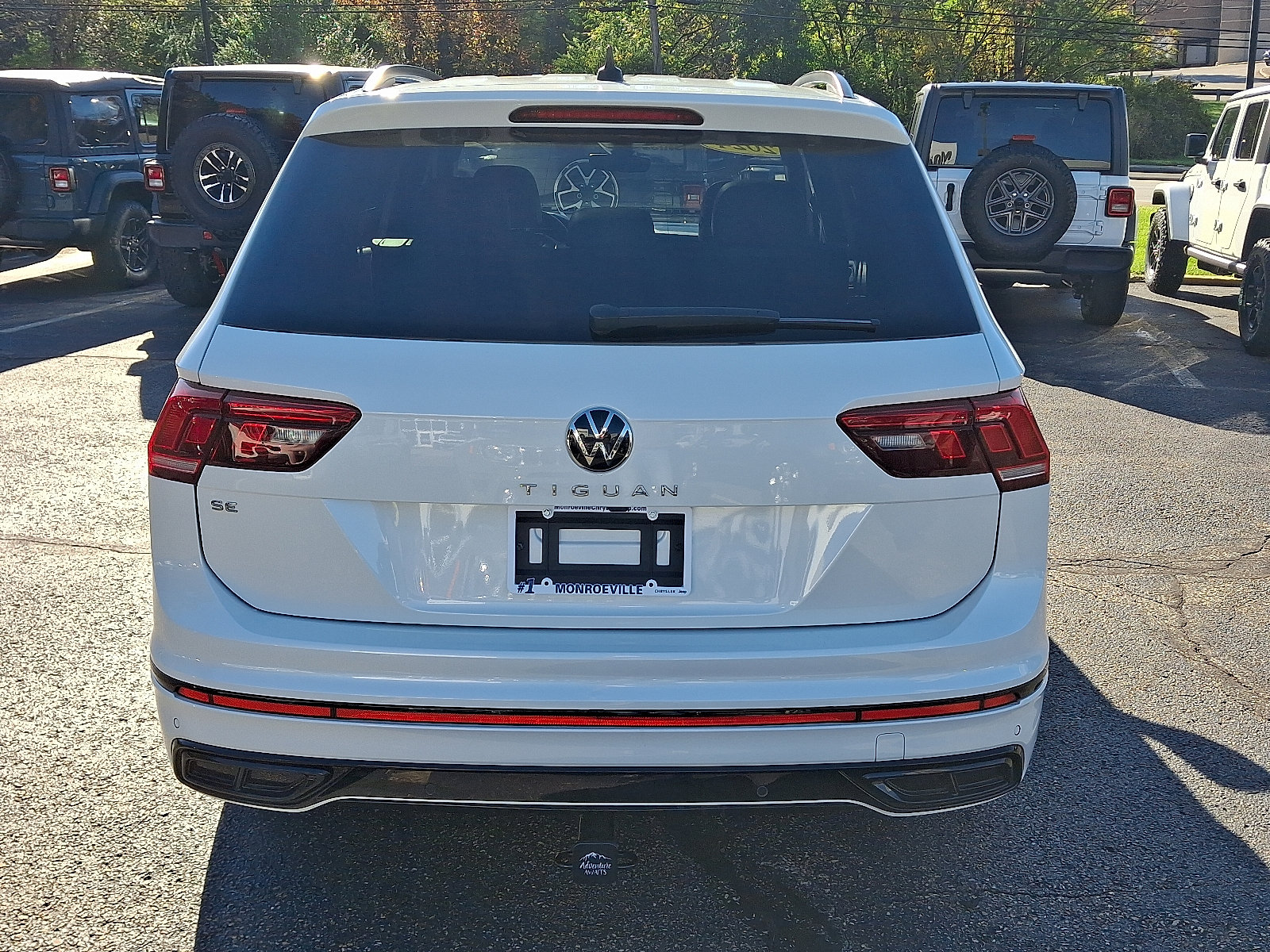 Used 2024 Volkswagen Tiguan SE R-Line FWD image 5