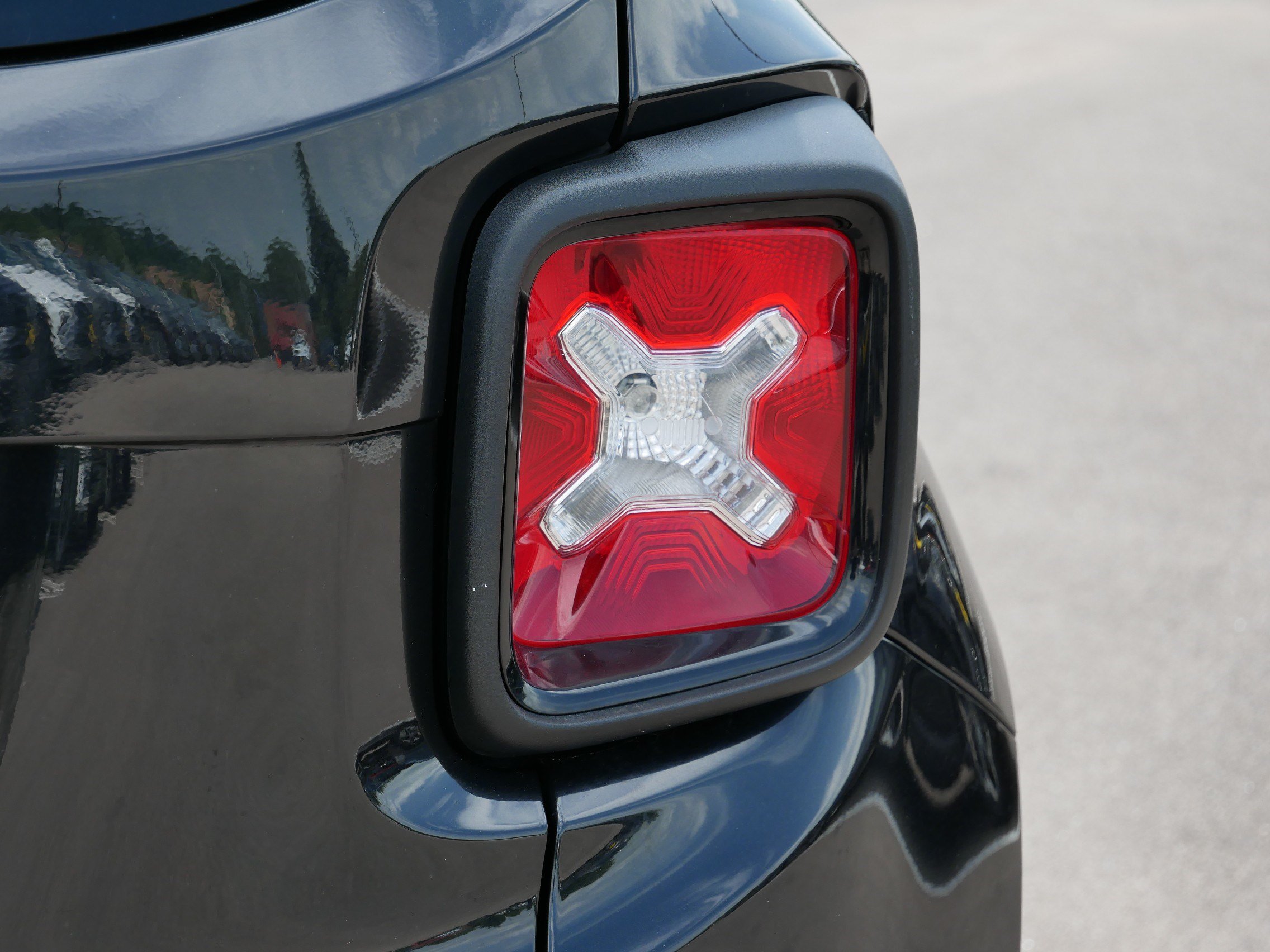 Used 2016 Jeep Renegade Latitude AWD/4WD image 17