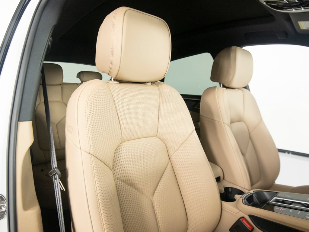 New 2026 Porsche Macan AWD/4WD image 38