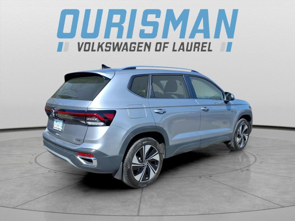 Certified 2025 Volkswagen Taos SE image 6