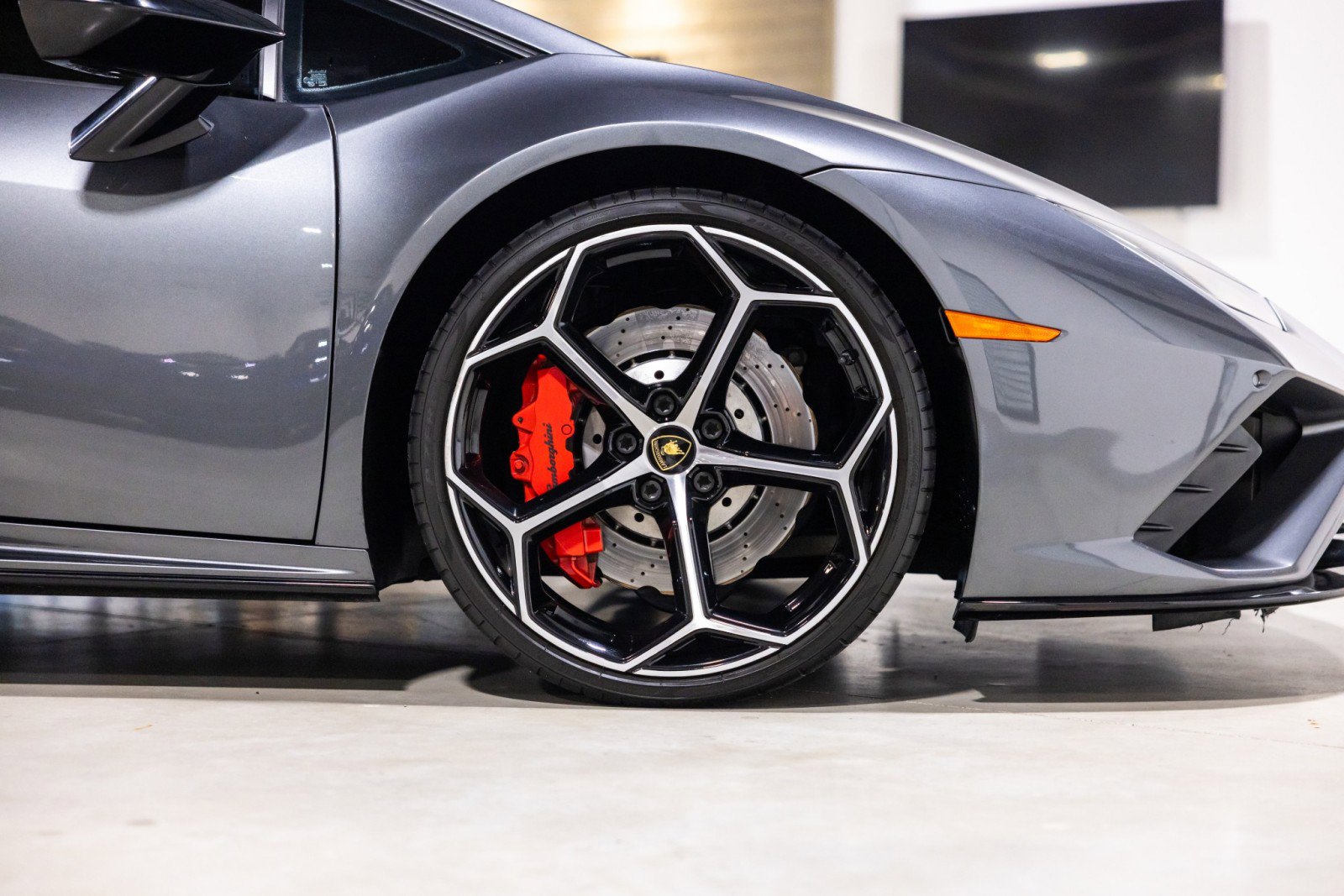 Used 2021 Lamborghini Huracan EVO RWD image 24