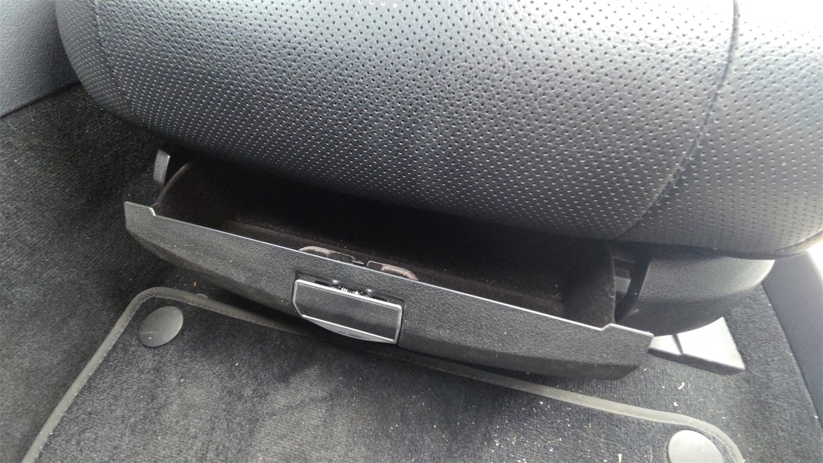 Used 2015 Mercedes-Benz S 550 Sedan w/ Premium 1 Package image 36