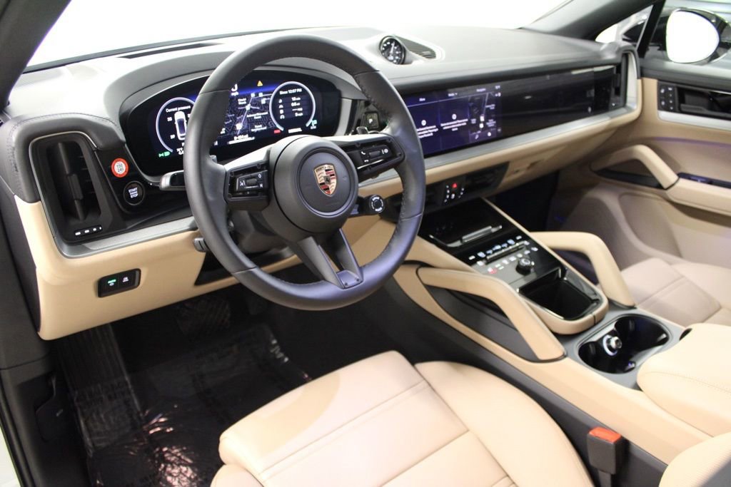 Certified 2026 Porsche Cayenne Coupe image 4