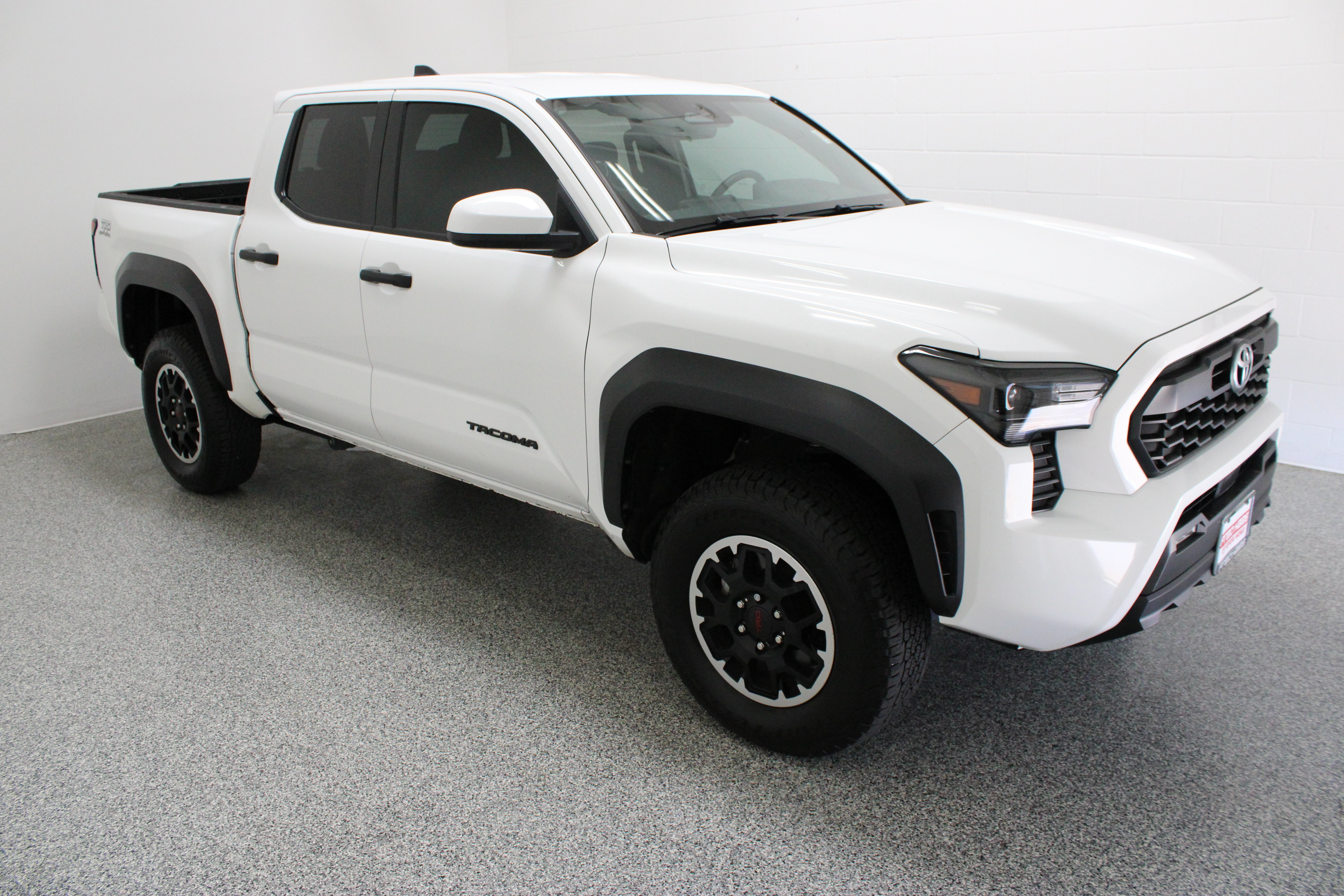 Used 2025 Toyota Tacoma TRD Off-Road AWD/4WD image 4