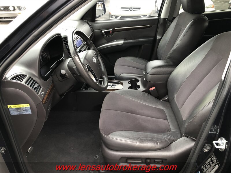 Used 2010 Hyundai Santa Fe SE FWD image 11