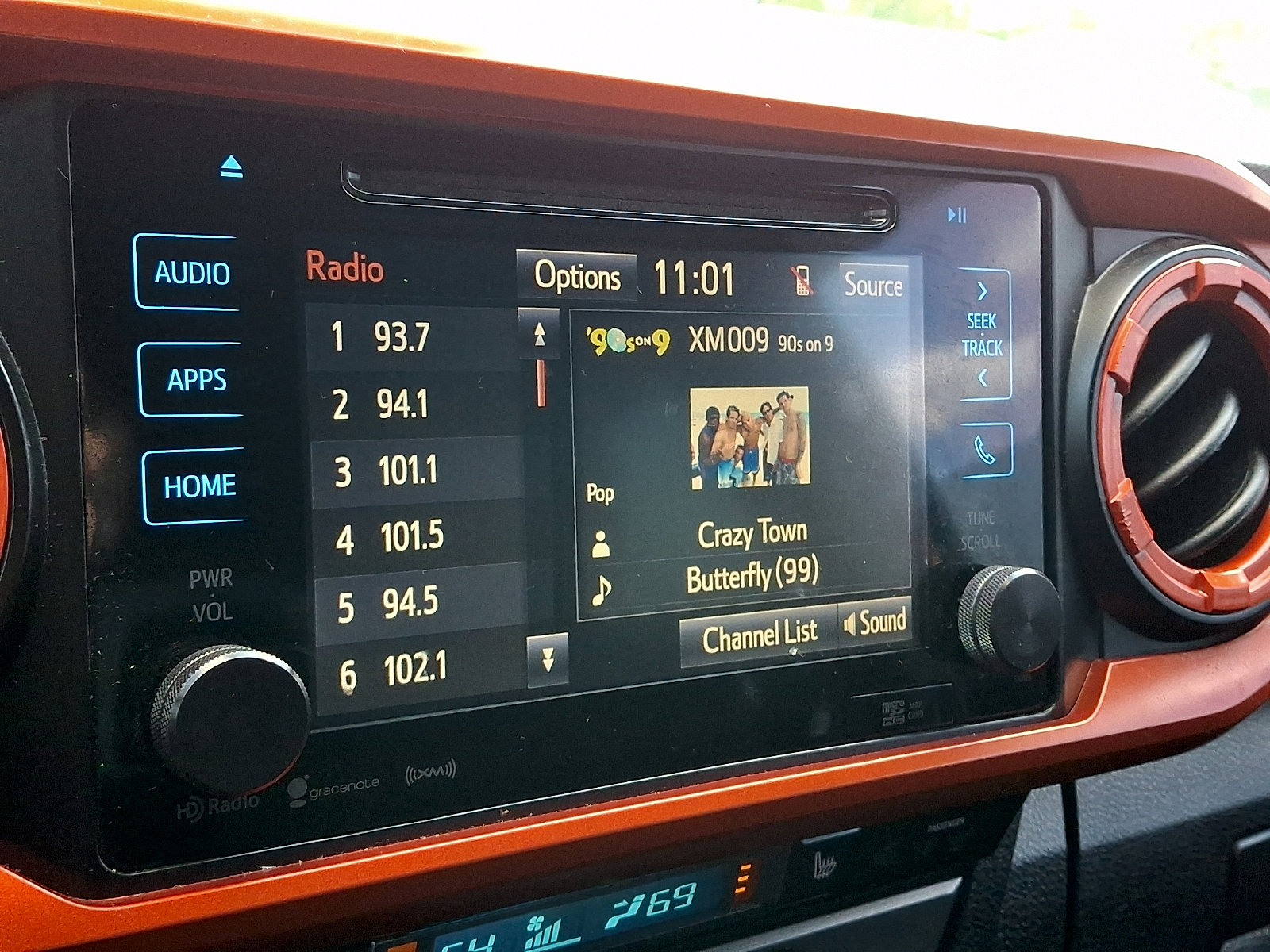 Used 2017 Toyota Tacoma TRD Off-Road w/ Premium & Technology Package image 20