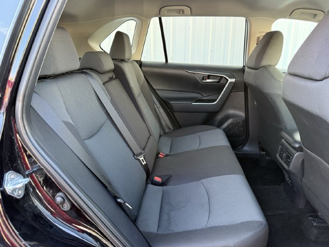 Used 2025 Toyota RAV4 XLE FWD image 31