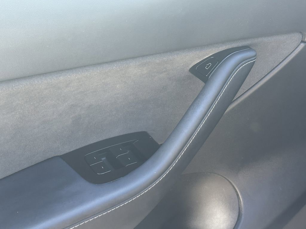 Used 2021 Tesla Model Y Long Range image 12