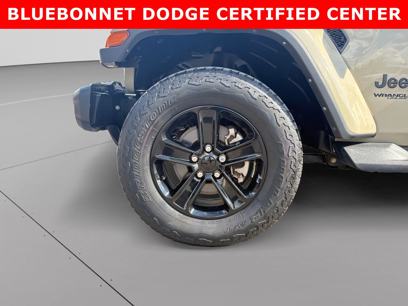 Used 2022 Jeep Wrangler Unlimited Sahara AWD/4WD image 9