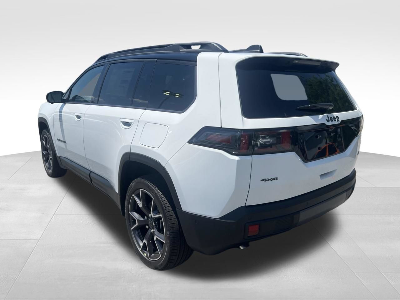 New 2026 Jeep Cherokee Overland w/ Trailer Tow Group AWD/4WD image 3