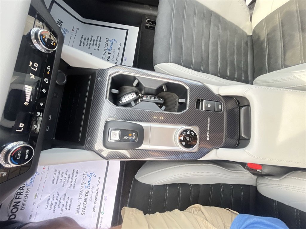 New 2025 Mitsubishi Outlander SE image 20