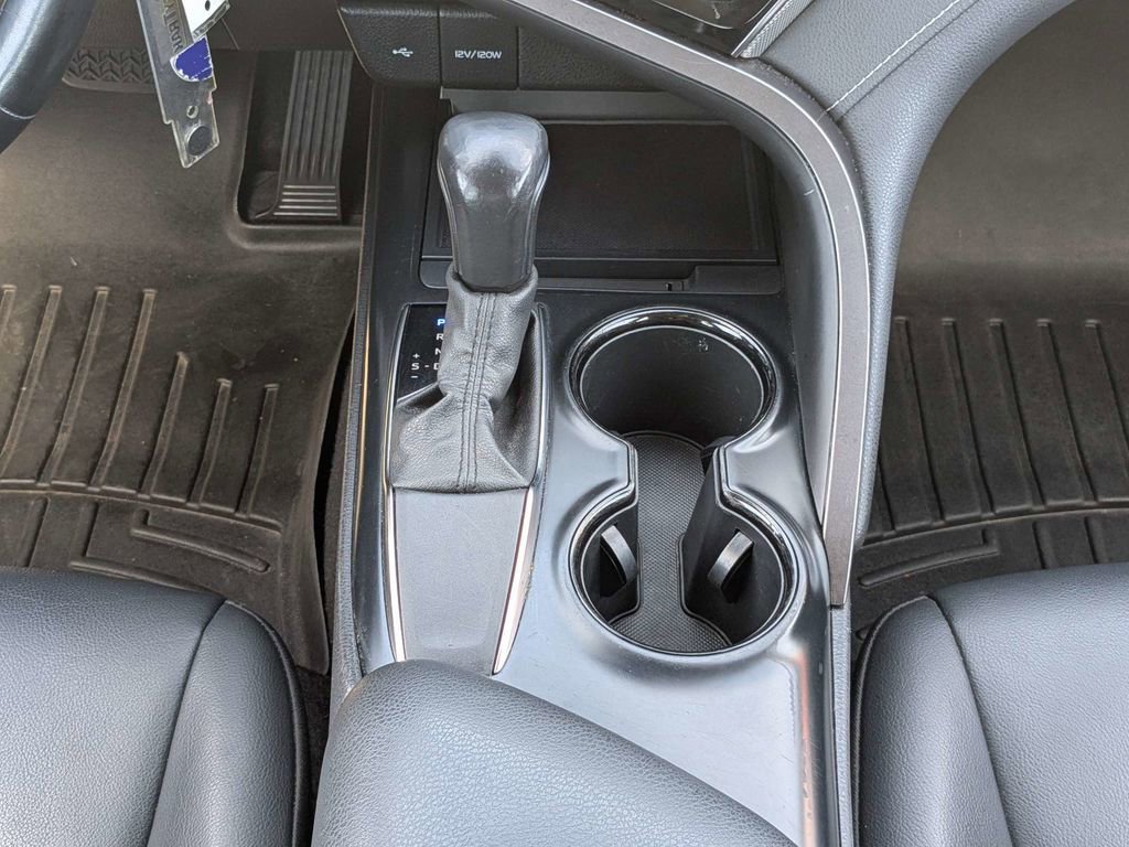 Used 2020 Toyota Camry SE FWD image 18