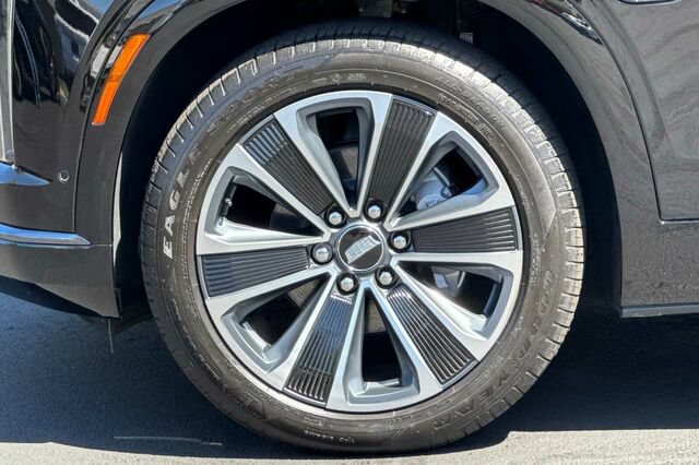 Certified 2026 Cadillac Vistiq Sport AWD/4WD image 26