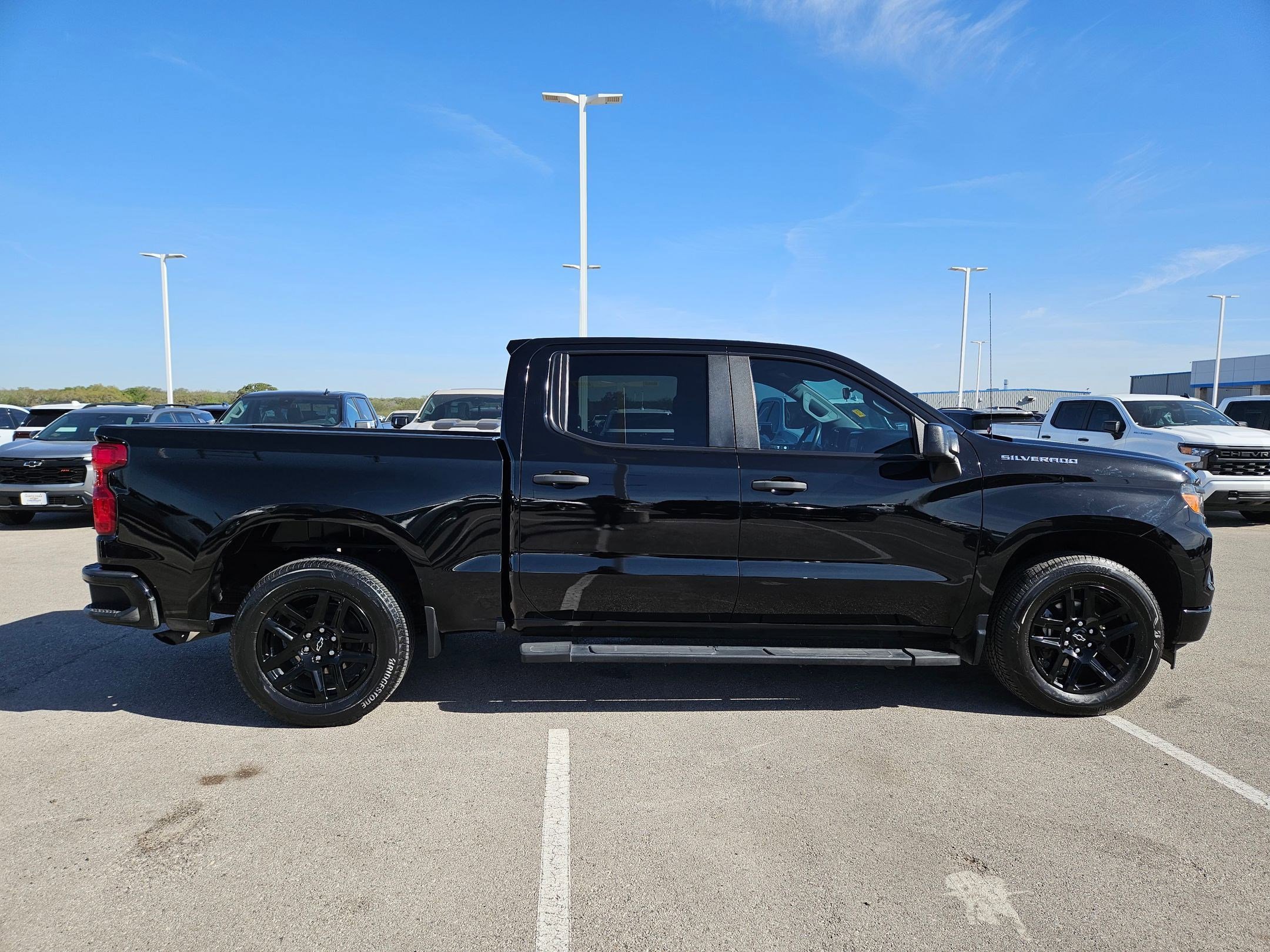 Used 2023 Chevrolet Silverado 1500 Custom image 2