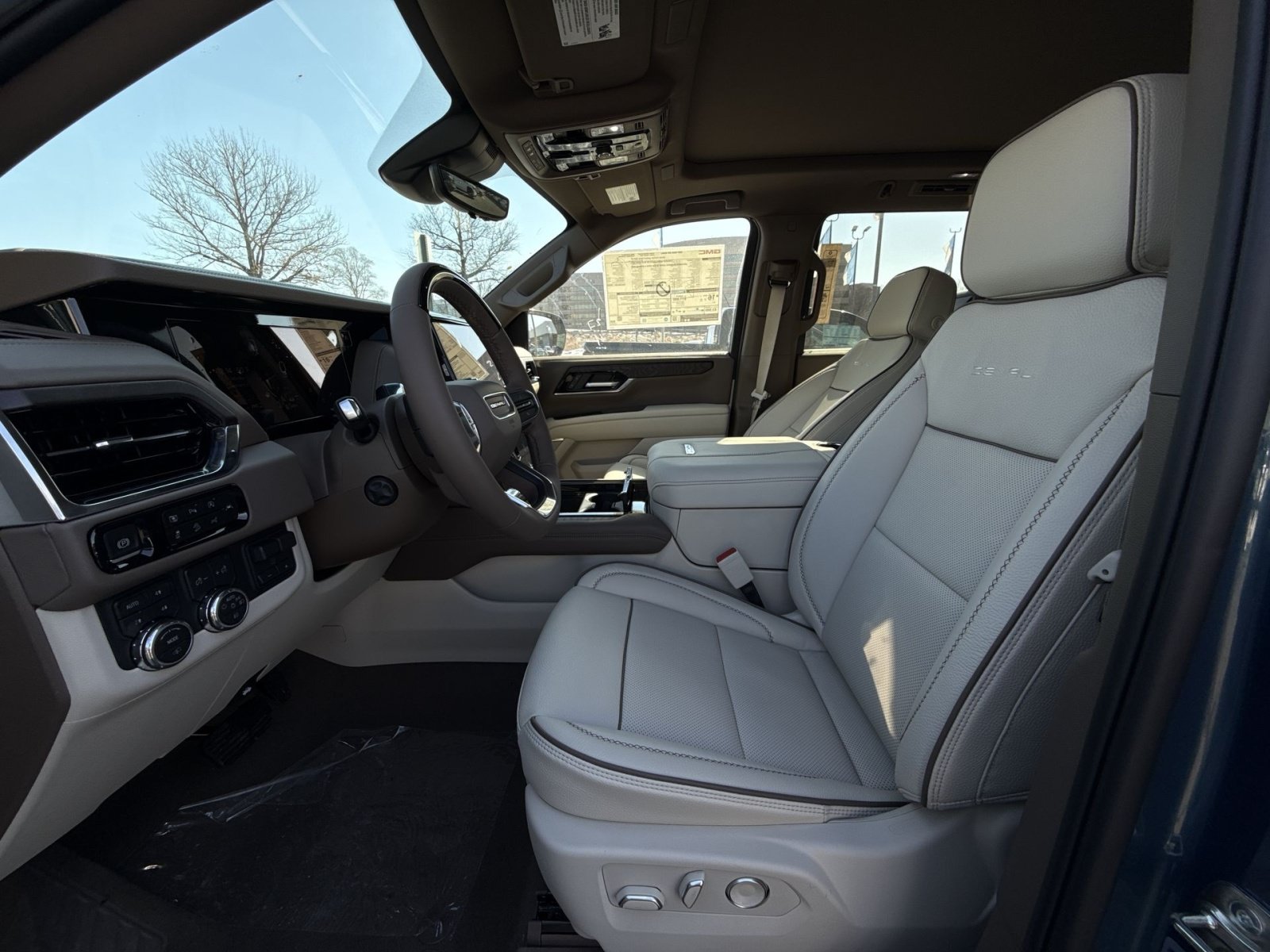 New 2026 GMC Yukon Denali w/ Denali Reserve Package AWD/4WD image 13