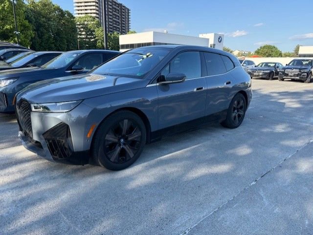 Used 2023 BMW iX xDrive50 w/ Premium Package AWD/4WD image 2