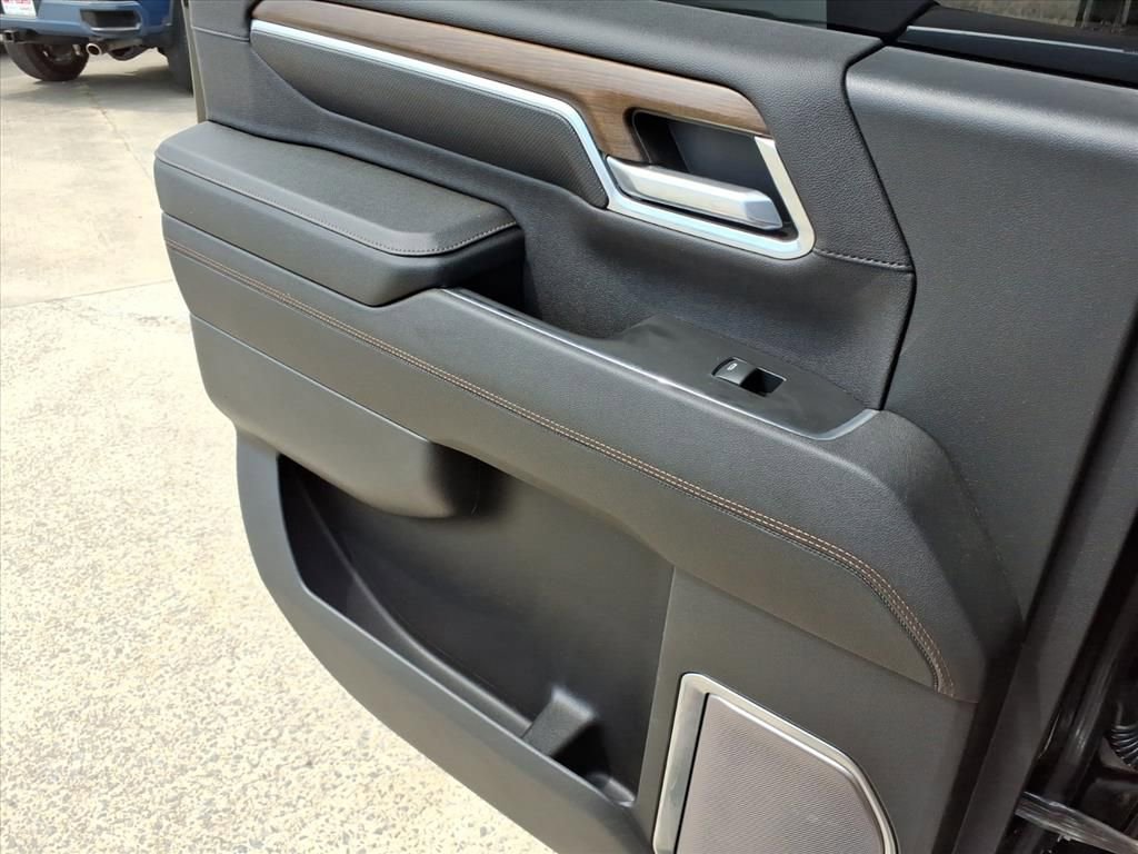 Used 2024 Chevrolet Silverado 3500 High Country w/ High Country Premium Package AWD/4WD image 22