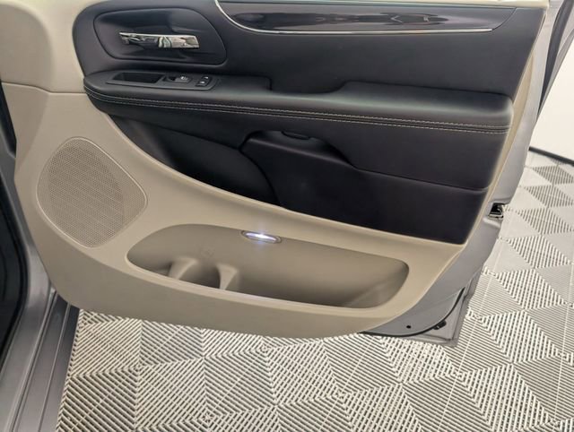 Used 2019 Dodge Grand Caravan SXT FWD image 29