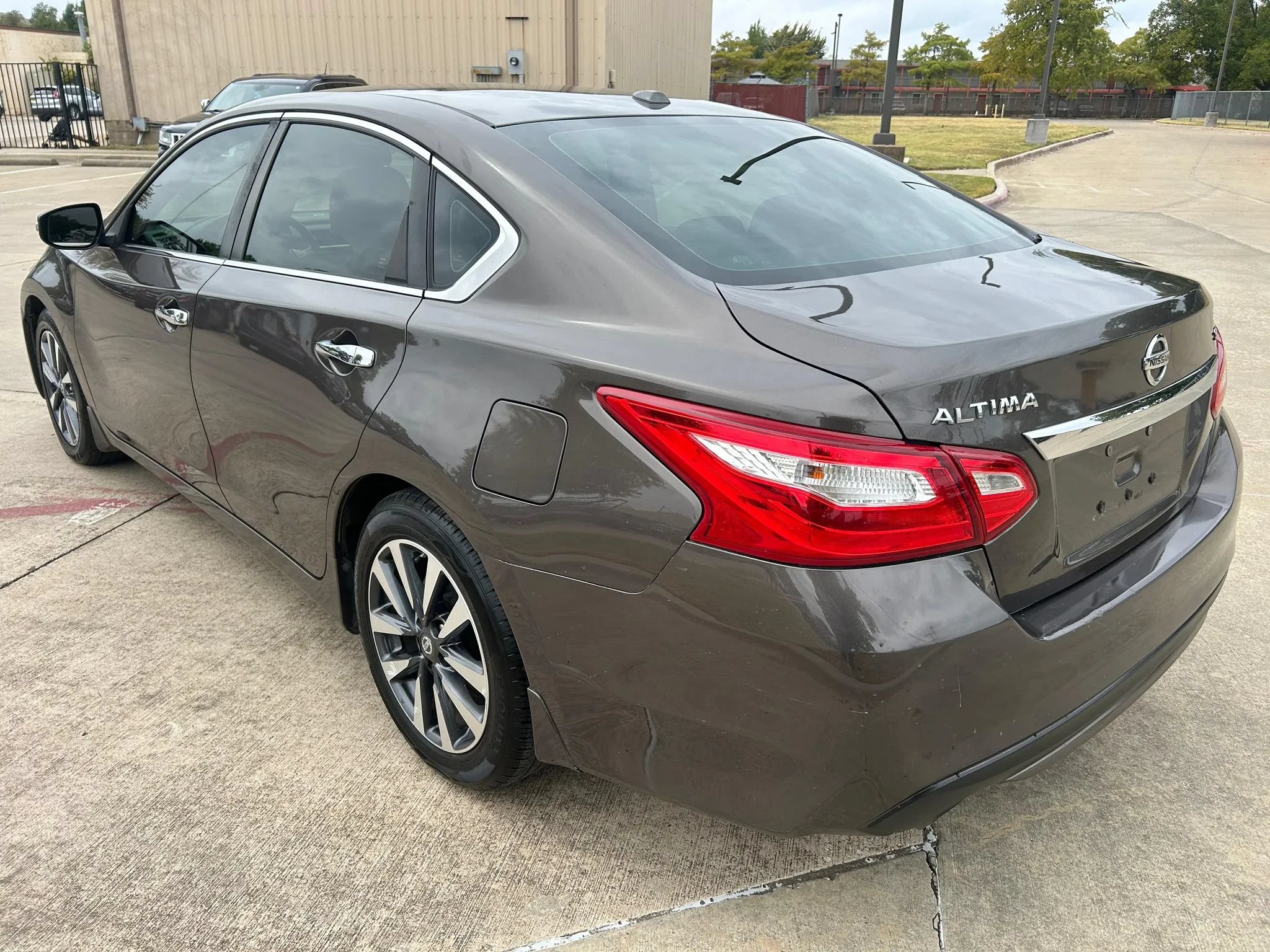 Used 2017 Nissan Altima 2.5 SL w/ 2.5 Technology Package FWD image 7