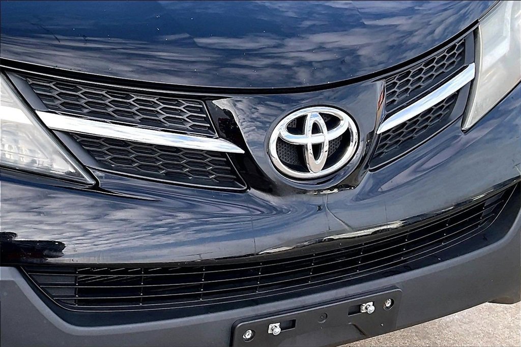 Used 2013 Toyota RAV4 XLE image 30