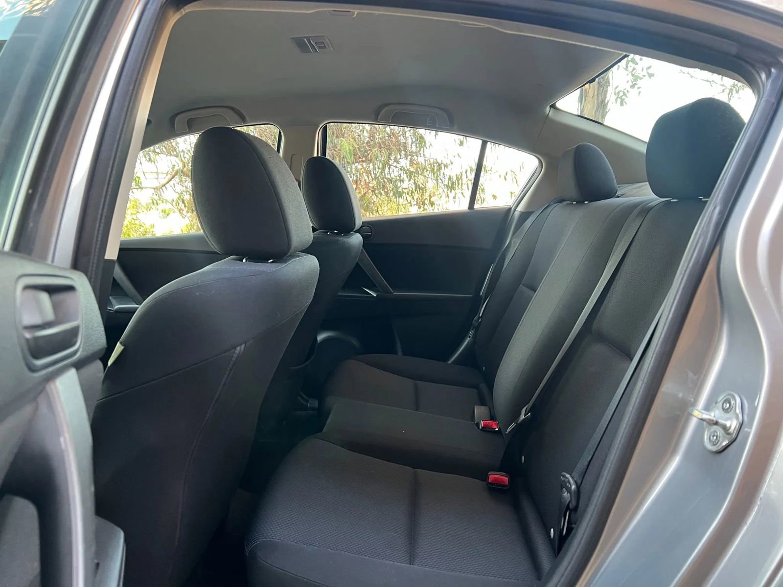 Used 2011 MAZDA MAZDA3 i Sport image 19