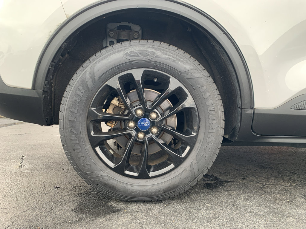 Used 2020 Ford Escape SE Sport image 32
