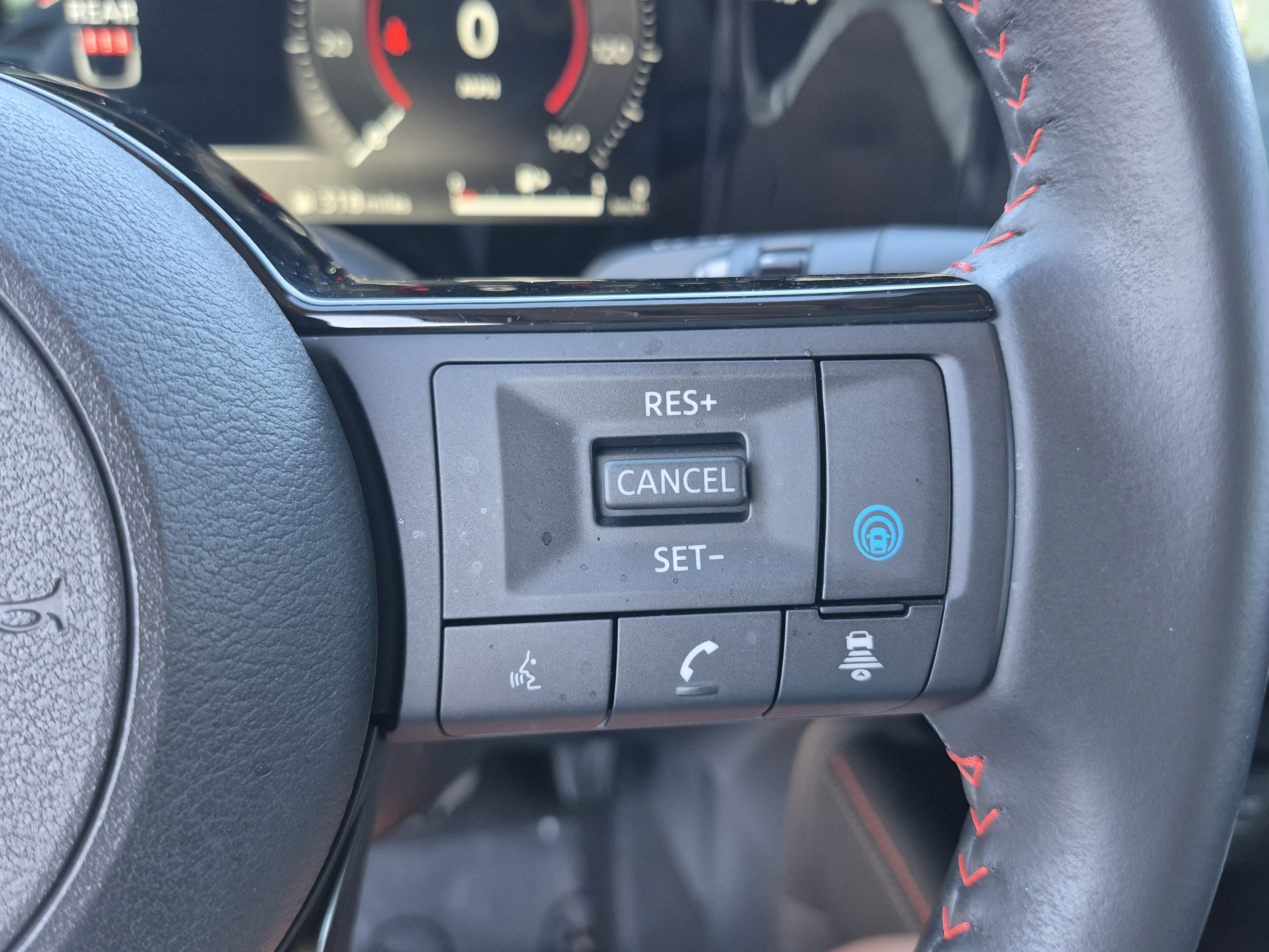Certified 2025 Nissan Kicks SR FWD image 33