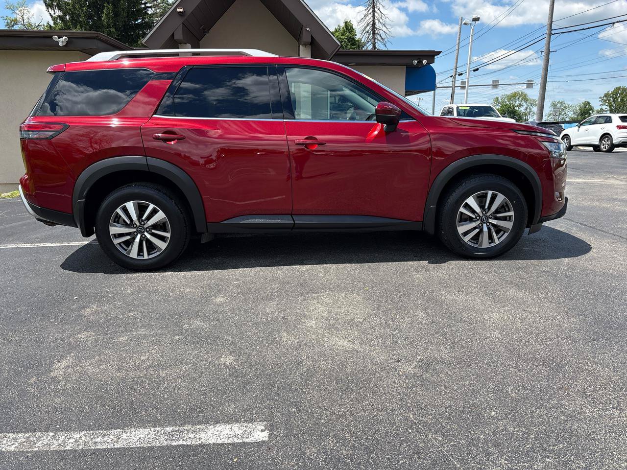 Used 2022 Nissan Pathfinder SL AWD/4WD image 4