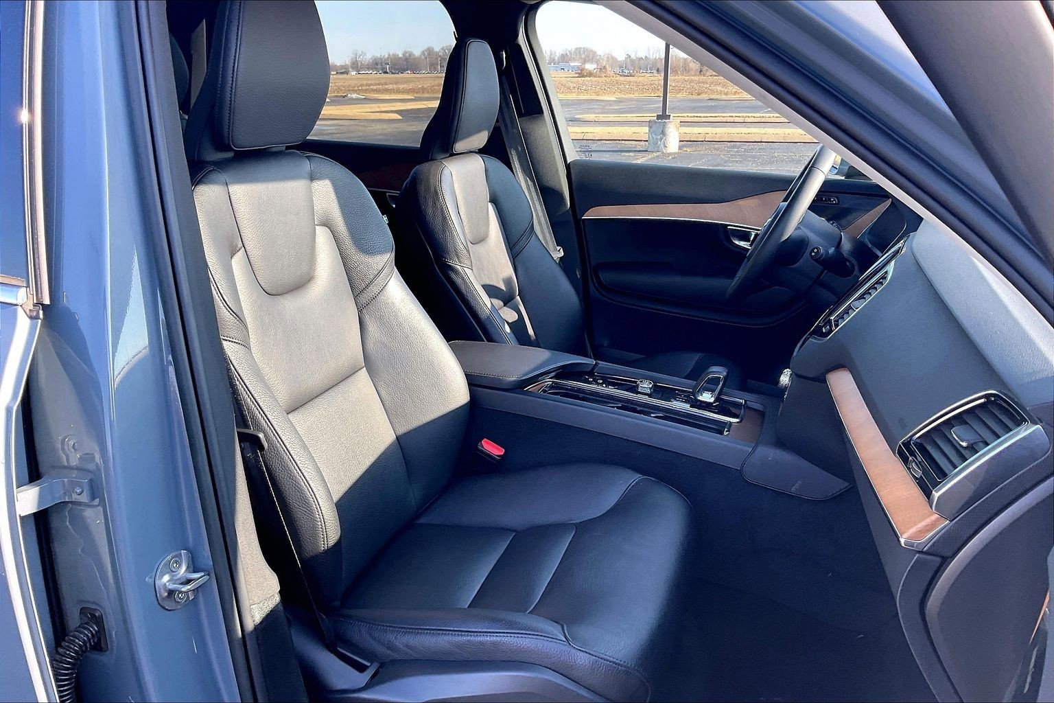 Used 2023 Volvo XC90 B6 Plus image 8