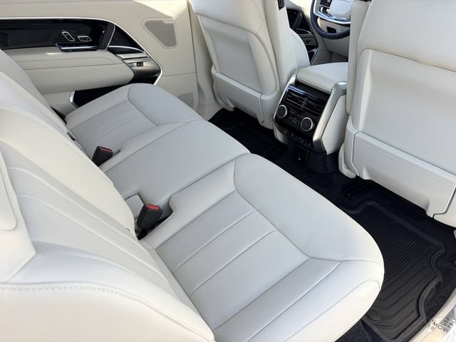 New 2026 Land Rover Range Rover Long Wheelbase SE AWD/4WD image 13