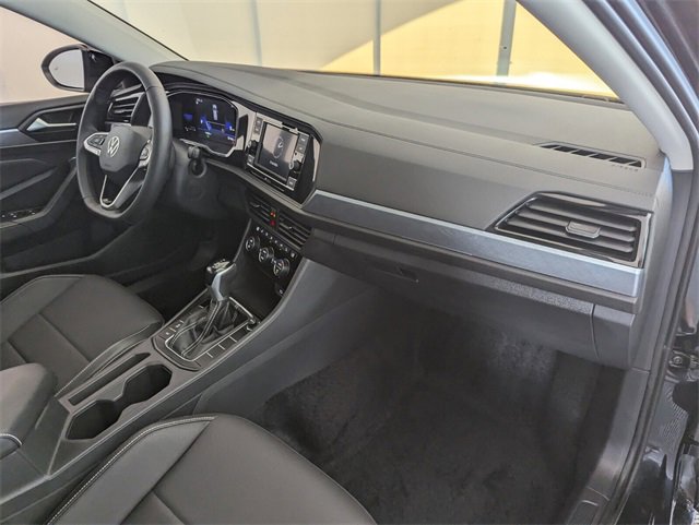 Certified 2022 Volkswagen Jetta SE w/ Panoramic Sunroof Package image 17