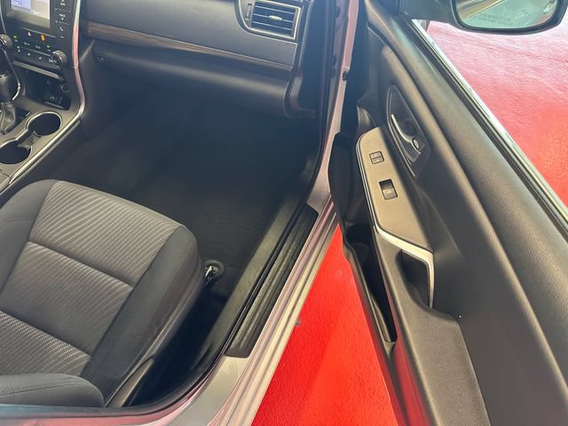 Used 2016 Toyota Camry LE FWD image 15