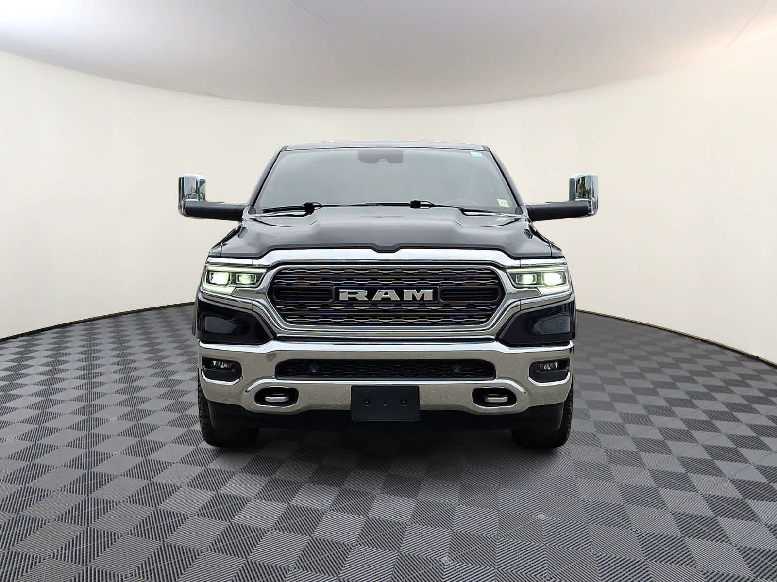 Used 2019 RAM 1500 Limited AWD/4WD image 3