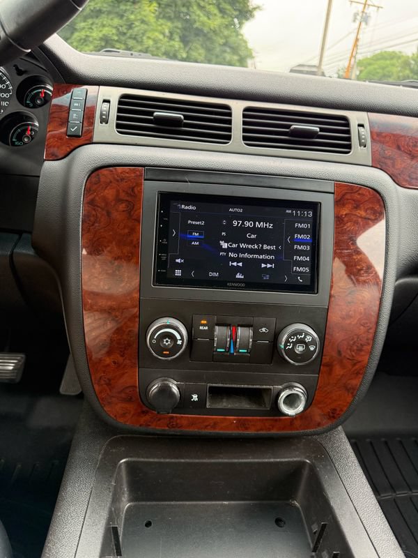 Used 2011 Chevrolet Suburban 2500 LS AWD/4WD image 14