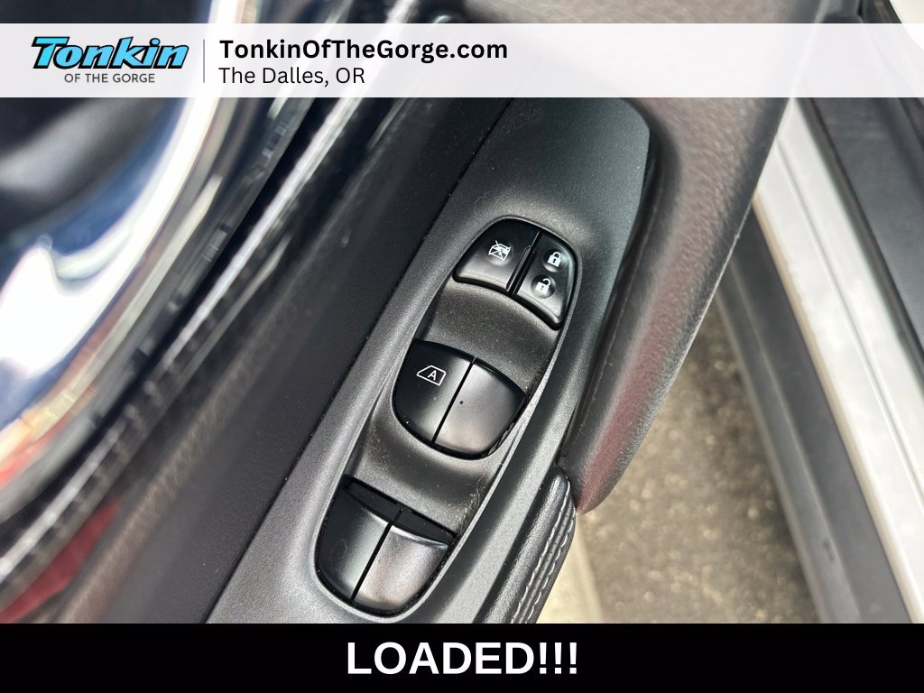 Used 2018 Nissan Rogue SL w/ Premium Package AWD/4WD image 14