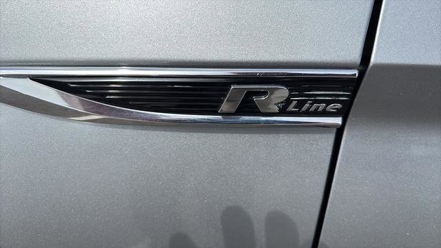 Used 2020 Volkswagen Jetta R-Line w/ R-Line Cold Weather Package FWD image 31