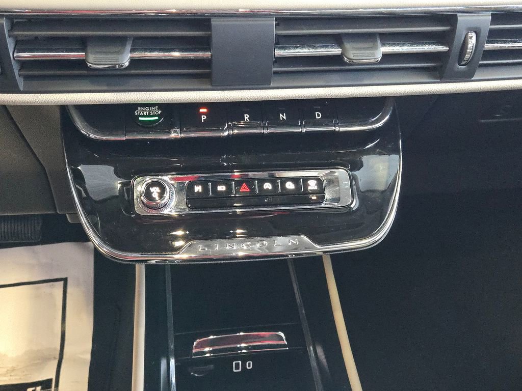 Used 2025 Lincoln Corsair AWD image 19