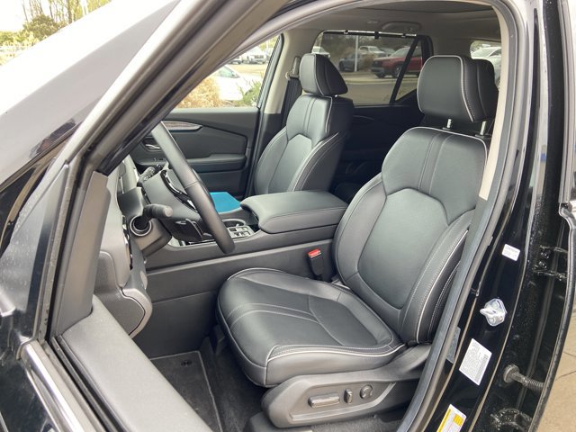 Used 2025 Honda Pilot Elite image 17