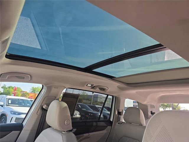 Used 2025 Volkswagen Atlas SEL Premium R-Line AWD/4WD image 31