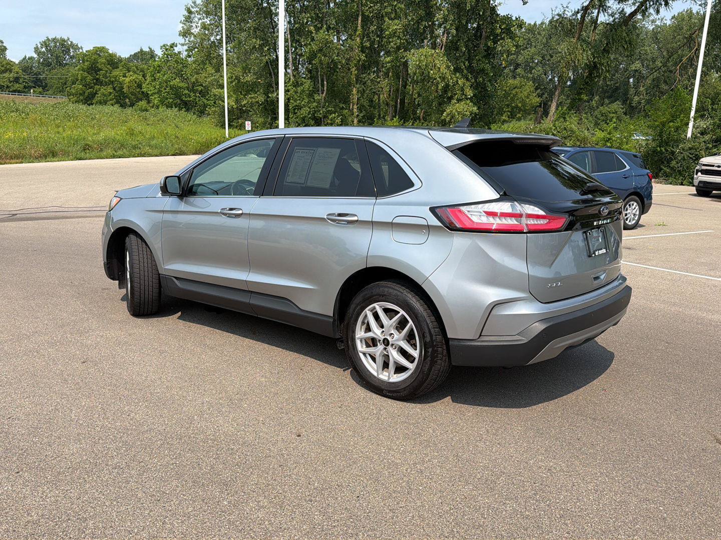 Used 2024 Ford Edge SEL AWD/4WD image 3