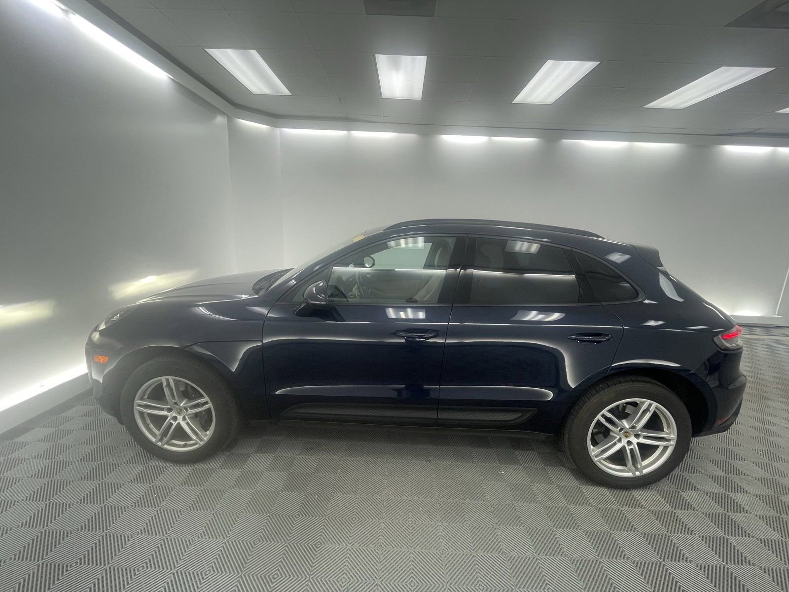 Certified 2023 Porsche Macan Turbo video 2