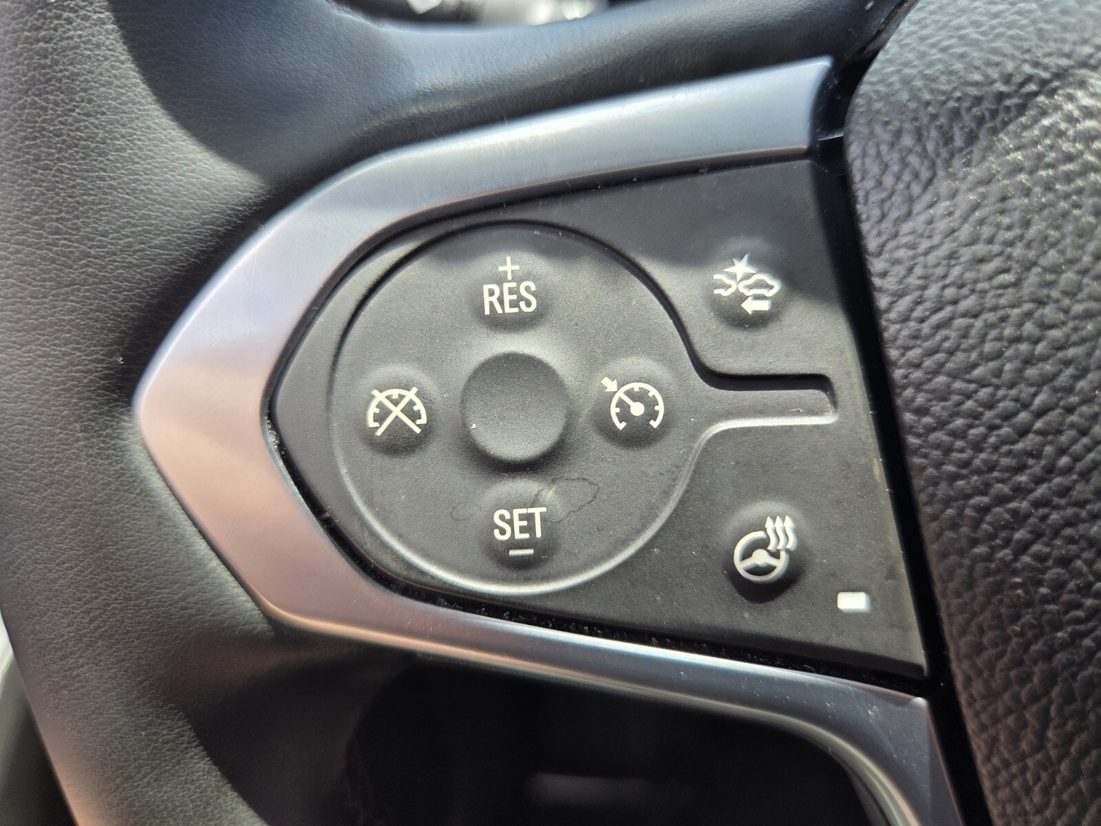 Used 2023 Chevrolet Traverse High Country w/ LPO, Floor Liner Package FWD image 31