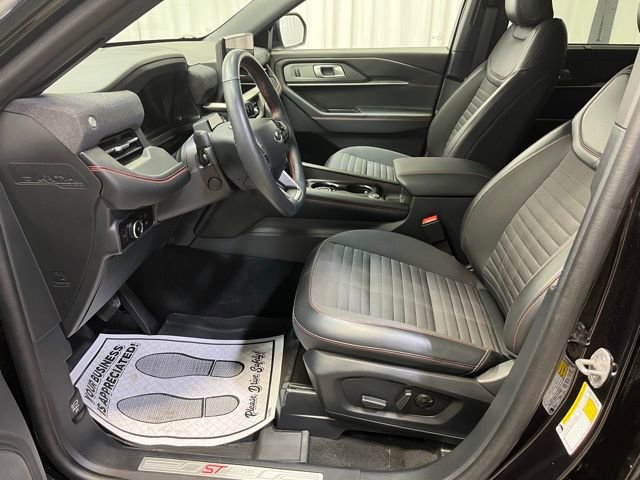 Used 2025 Ford Explorer ST-Line w/ Premium Package image 4