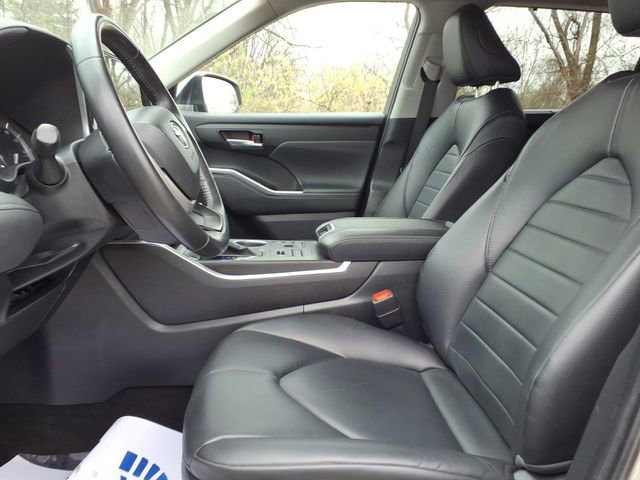 Certified 2024 Toyota Highlander XLE AWD/4WD image 18